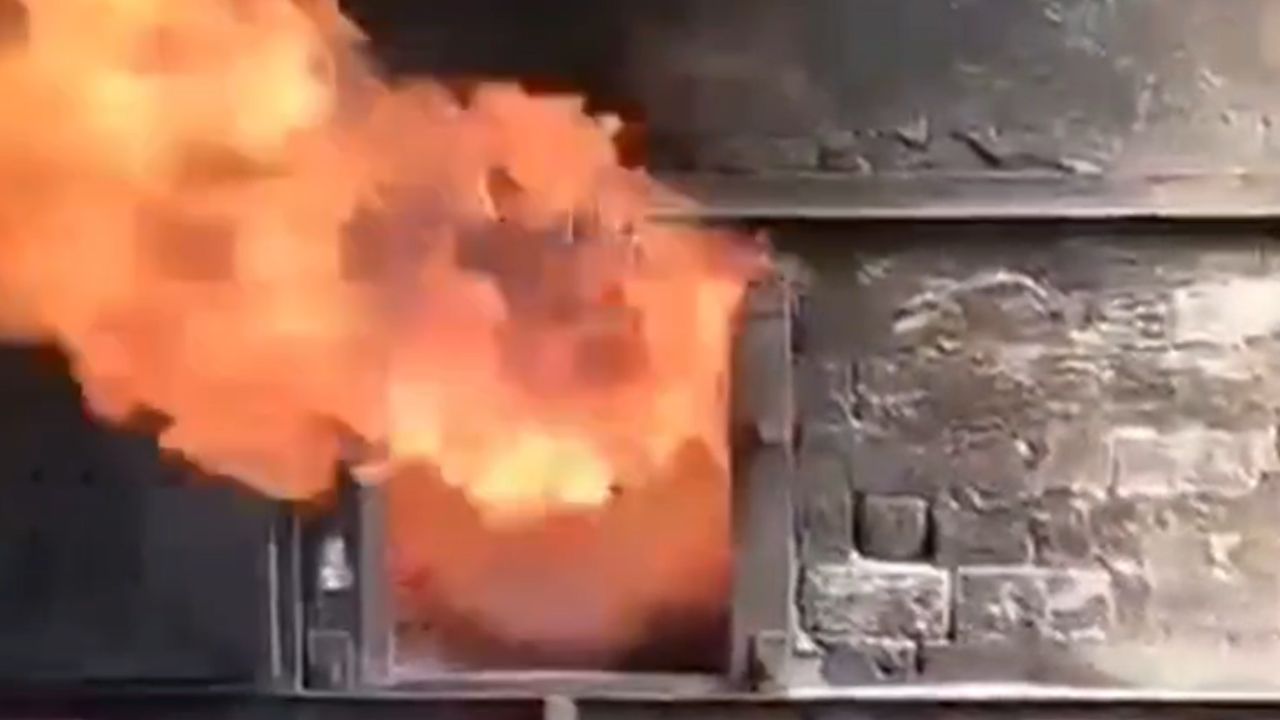 चंदौली पुलिस की बड़ी कार्रवाई: 528 किलो गांजा चिमनी भट्टी में जलाया… कीमत 1 करोड़