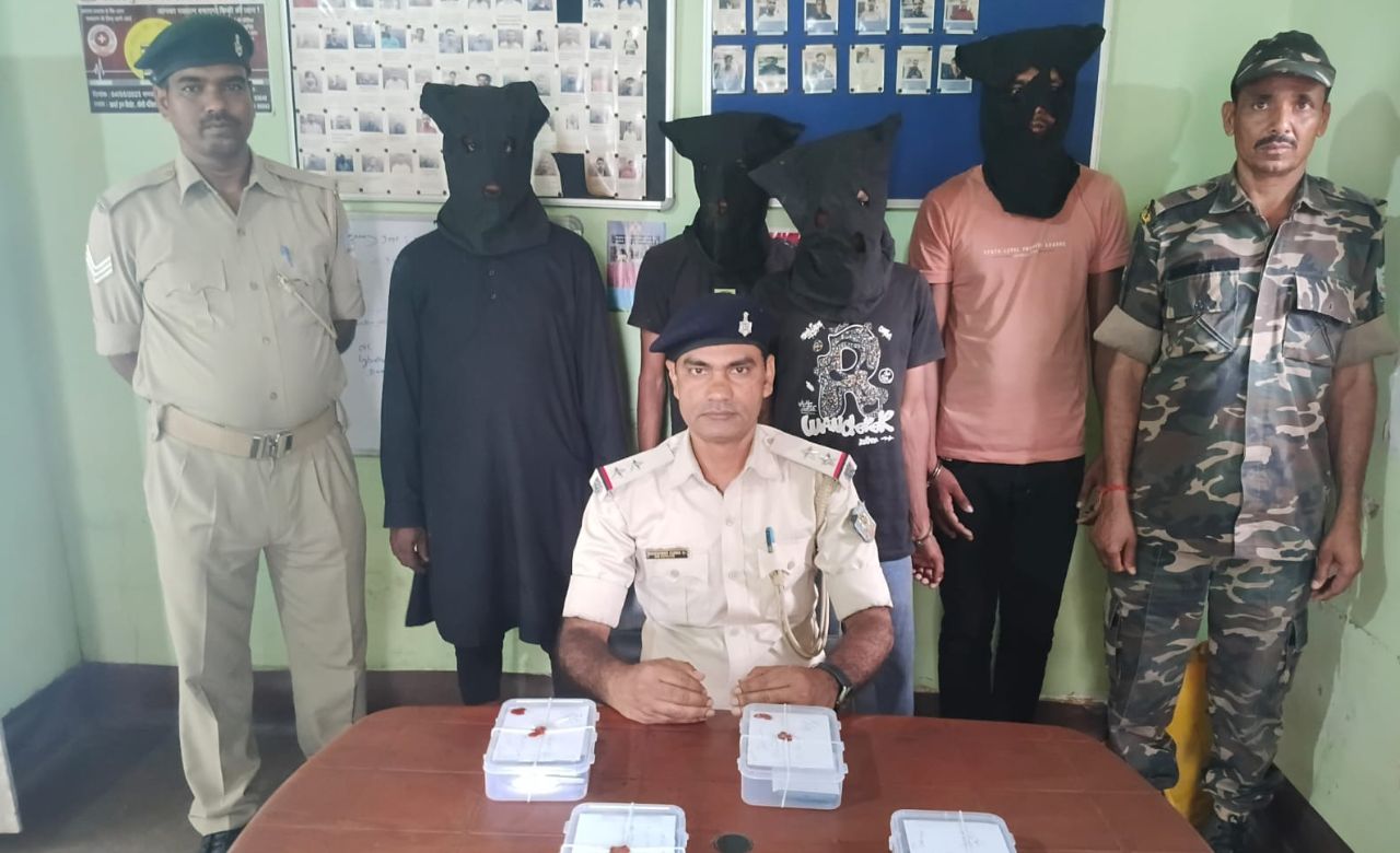 देवघर में साइबर अपराधियों पर पुलिस का कसा शिकंजा: जनवरी से अब तक दर्जनों ठग सलाखों के पीछे