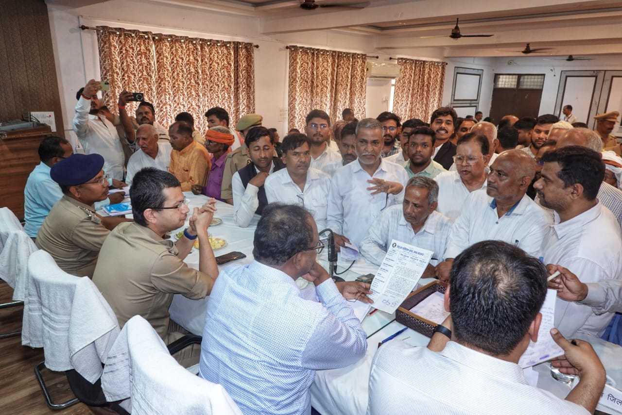 समाधान दिवस: जमीन विवाद की भरमार, DM-SP हैरान