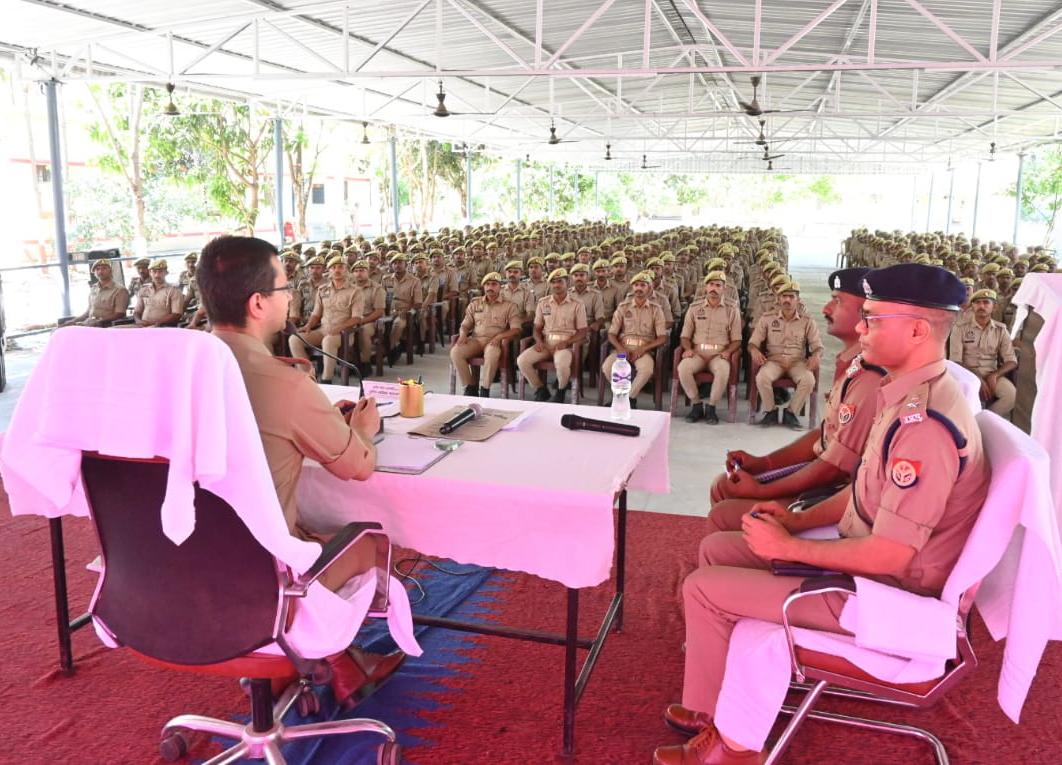 अनुशासन ही असली ताकत: एसपी शक्ति मोहन अवस्थी ने पुलिस प्रशिक्षुओं को दिया जिम्मेदारी और संवेदनशीलता का मंत्र