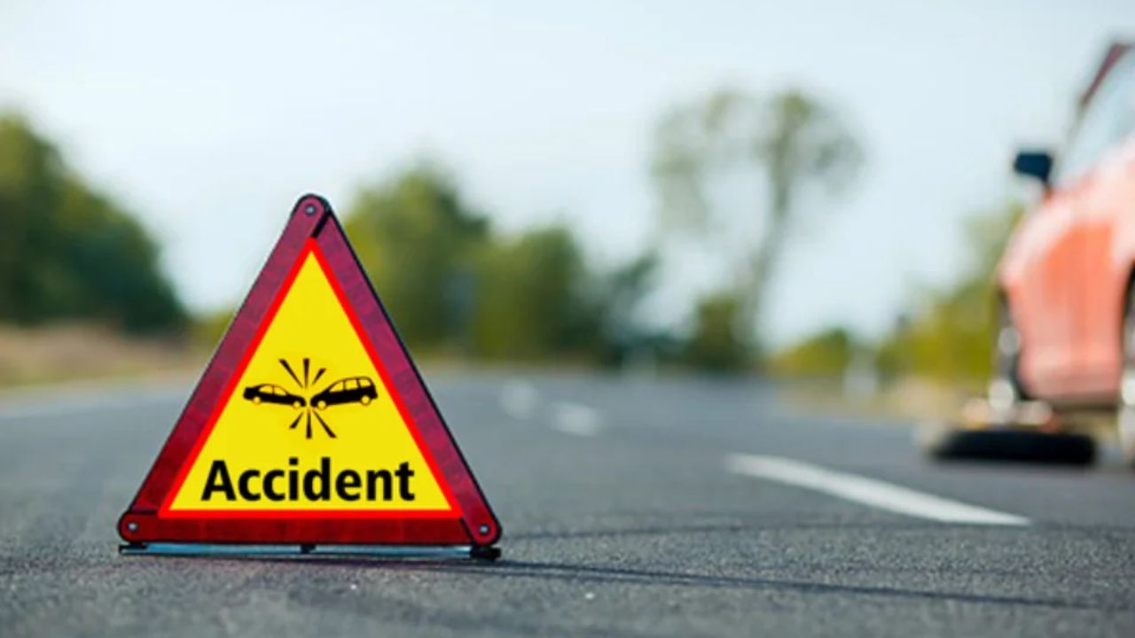 Gorakhpur: खजनी में बेकाबू ट्रैक्टरों का आतंक, अनियंत्रित ट्रैक्टर-ट्रॉली ने 15 वर्षीय किशोर को कुचला