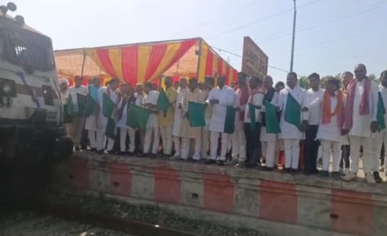 Sonbhadra: देश की आर्थिक राजधानी और सोनभद्र एक रेलवे ट्रैक से जुड़े