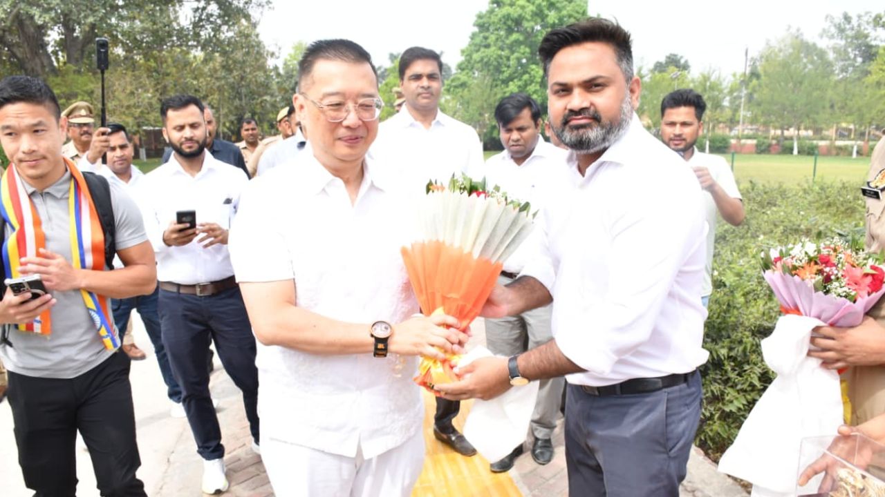 कुशीनगर को नई पहचान दिलाने की पहल: पहुंचे सिंगापुर के हाई कमिश्नर साइमन वोंग, बौद्ध पर्यटन रहा फोकस