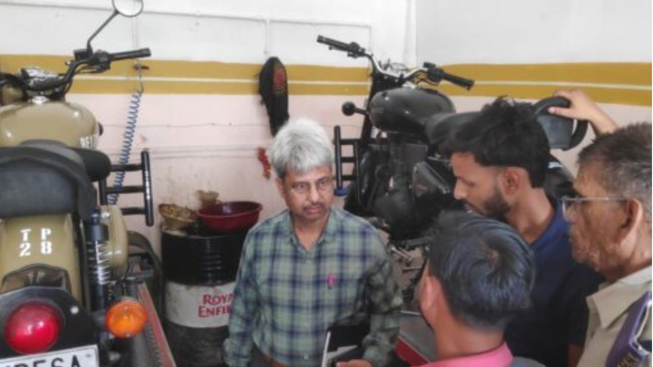 अब नहीं परेशान करेगा तेज हॉर्न का आतंक! आनंदनगर में अचानक छापेमारी से बाइक सवारों में मची खलबली