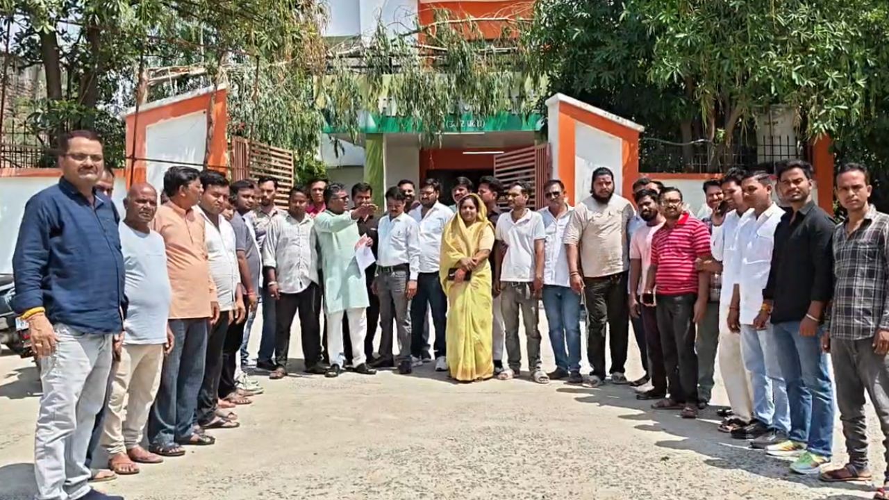 मैनपुरी में BJP में बगावत! सैकड़ों पदाधिकारियों ने सामूहिक इस्तीफा देकर मचाया सियासी भूचाल