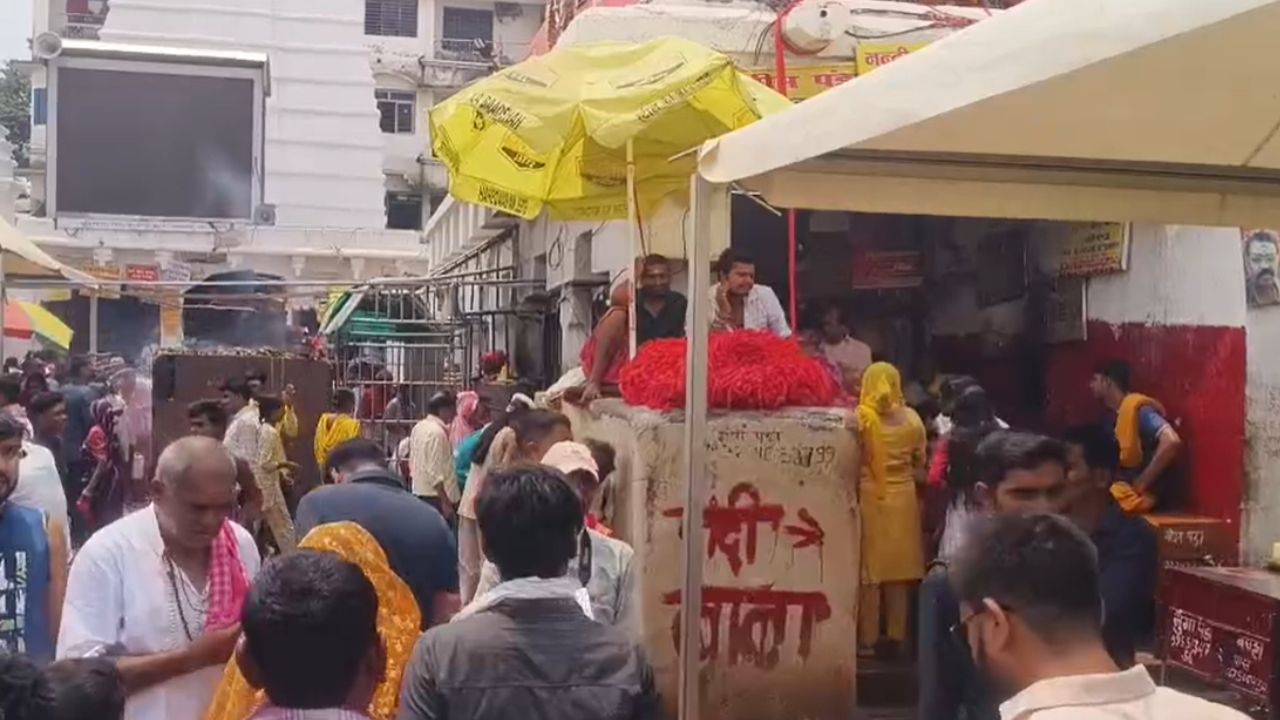 देवघर में पुरोहितों की हुंकार, मंदिर में बाबा के VIP दर्शन के नाम पर नहीं चलेगा खेल