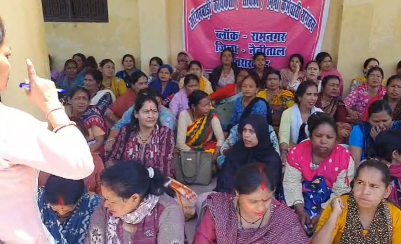 नोएडा से उत्तराखंड पहुंची वेतन बढ़ाने वाली आग, क्या सरकार आंदोलन बढ़ने से पहले करेगी समाधान, या फिर होंगे यूपी जैसे हालात?