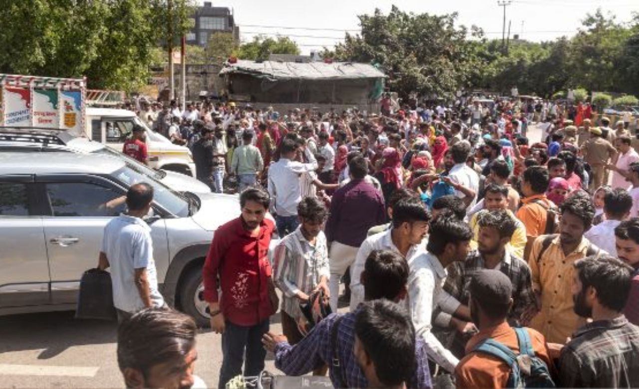 नोएडा बवाल के बाद बड़ा फैसला: क्या सच में बढ़ गई सैलरी? इस दिन से हो रहा नया नियम लागू