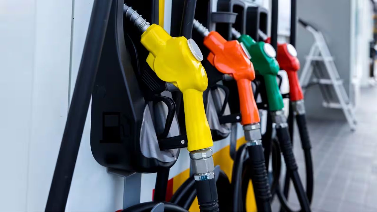 Petrol-Diesel Price Alert: आपके शहर में क्या है आज फ्यूल का रेट, यहां देखें पूरी लिस्ट