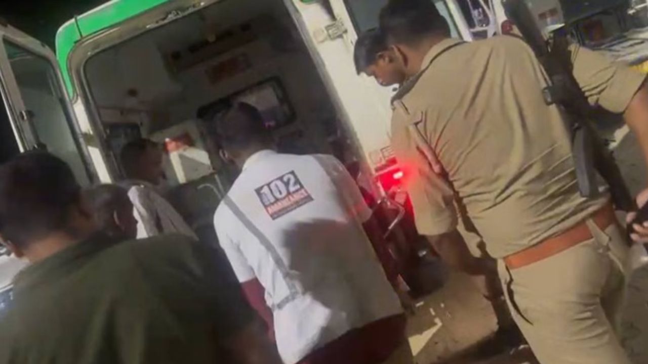 बारात से लौट रही कारों की भिड़ंत में एक की मौत और 9 घायल