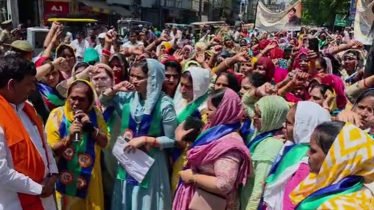 महिला आरक्षण को लेकर मुजफ्फरनगर में सड़कों पर उतरी महिलाएं, बोलीं- हमें भी हिस्सेदारी चाहिए
