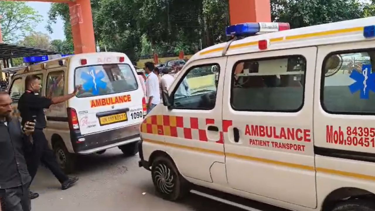 हरिद्वार से अस्थियां लेकर लौटते परिवार पर आफत: रामपुर सड़क हादसे में दो की मौत, कई घायल