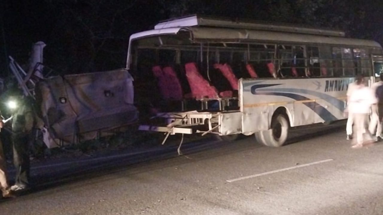 बदायूं में बारात बस हादसा, खुशियां पलभर में मातम में बदलीं