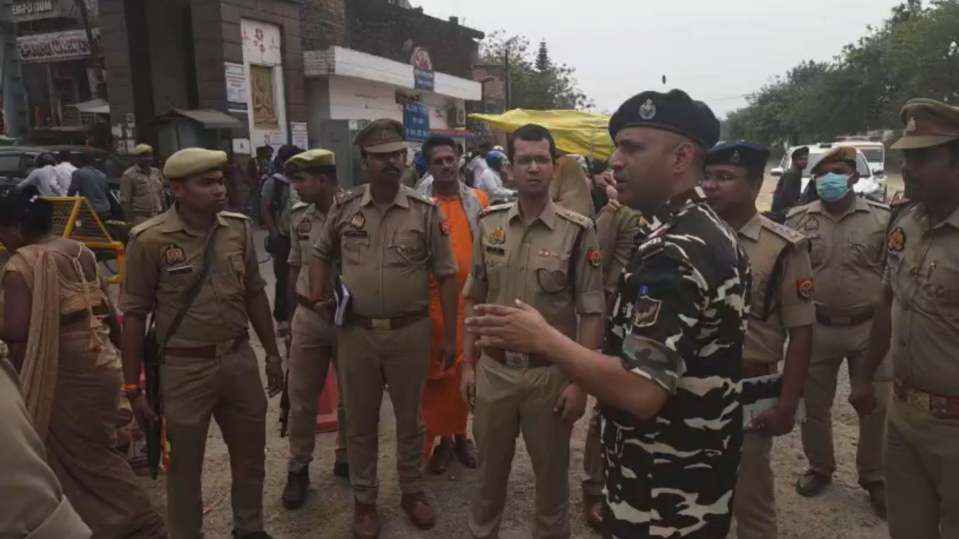 महराजगंज एसपी शक्ति मोहन अवस्थी एक्शन मोड़ में: भारत-नेपाल बॉर्डर पर बढ़ी सख्ती, क्राइम कंट्रोल के लिए उठाया बड़ा कदम