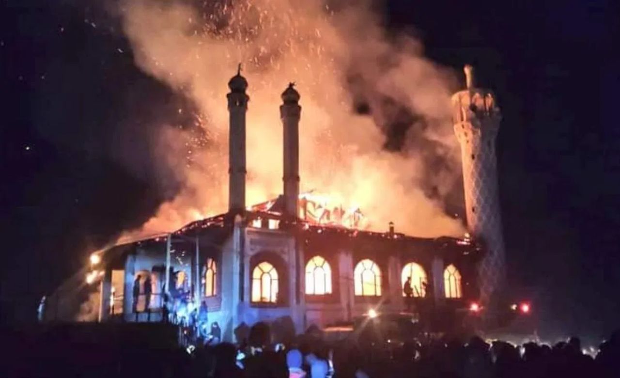 Srinagar Fire: मदरसे में भीषण आग से मचा हड़कंप, दमकलकर्मी समेत 3 घायल; पढ़ें पूरी खबर