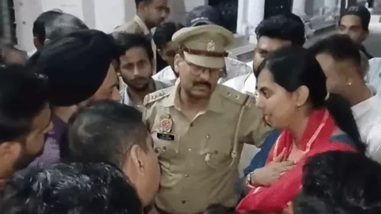 मेरठ में स्ट्रीट लाइट ठीक करते समय कर्मचारी की मौत, उसके बाद जो हुआ, उससे अफसरों की उड़ी नींद, बीवी ने…