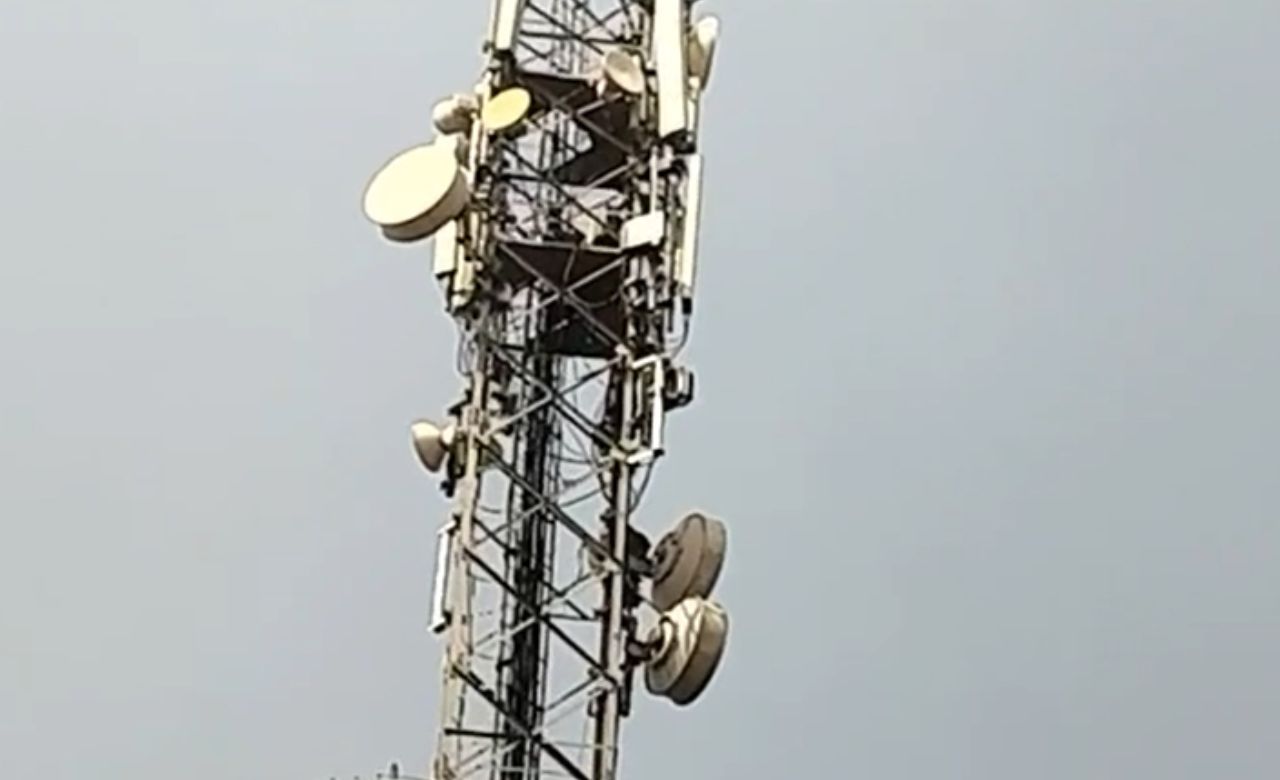 महराजगंज: प्रेम की जिद ने मचाया सनसनीखेज हंगामा, तीन घंटे चला हाई वोल्टेज ड्रामा, पढ़ें पूरी खबर