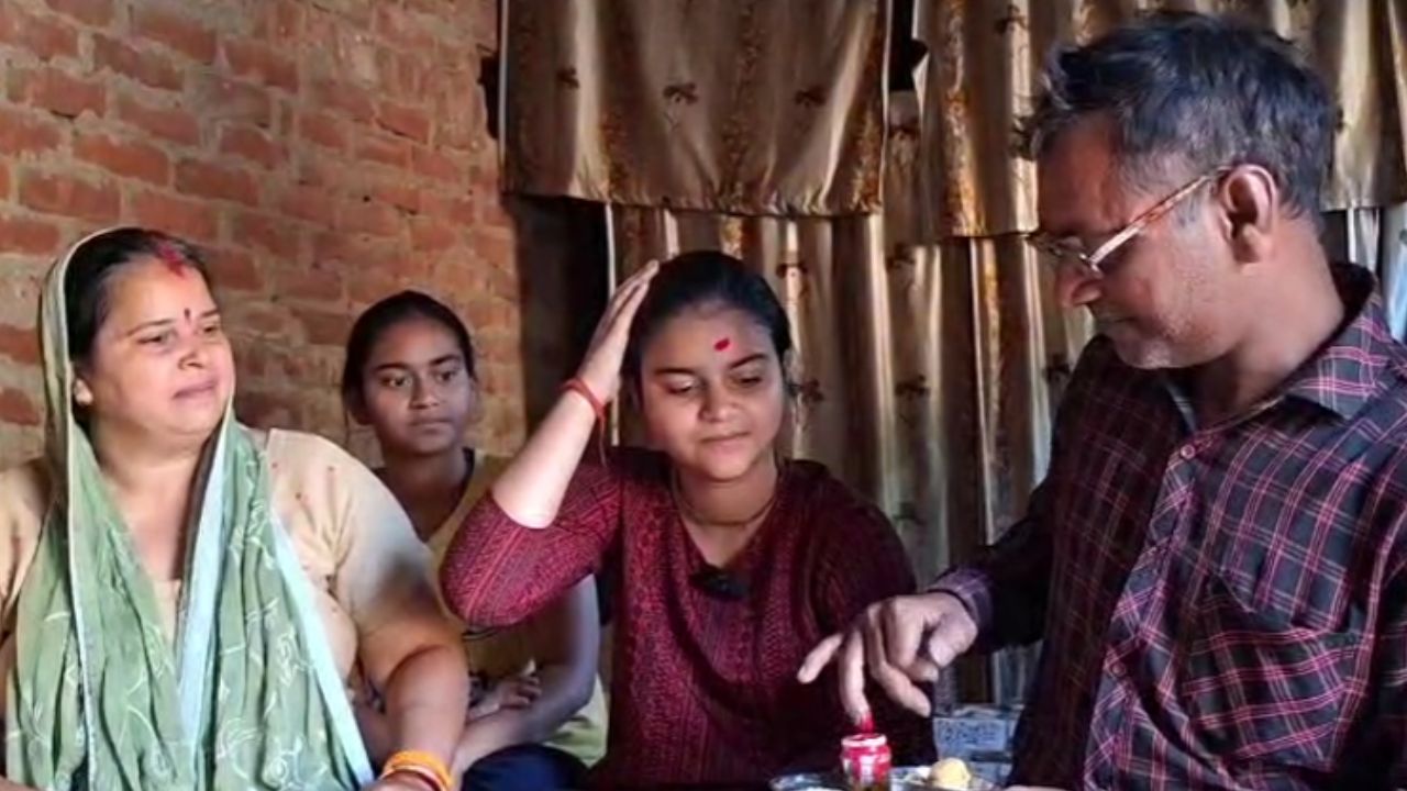 मैनपुरी की मानसी गंगा ने किया टॉप, 91.60% अंक हासिल कर बढ़ाया मान