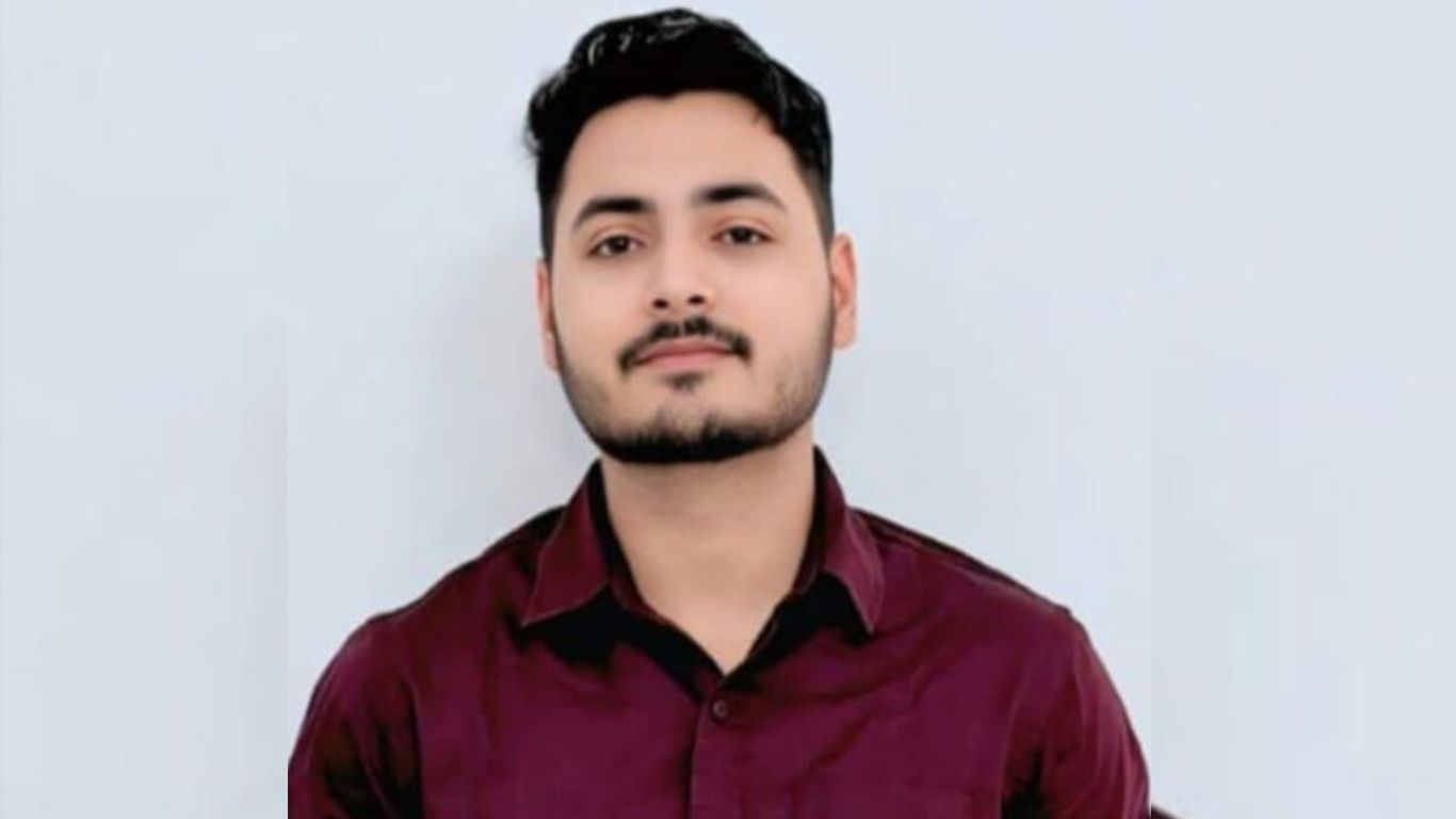 Gorakhpur: छोटे गांव से बड़ी उड़ान, ऋषिकेश ने SSC CGL में हासिल की सफलता