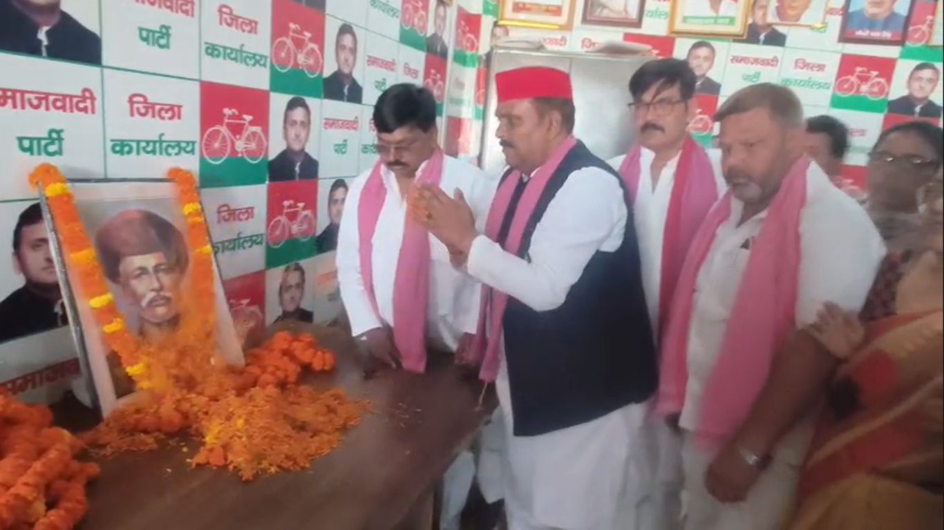 ज्योतिबा राव फुले जयंती पर सपा का शक्ति प्रदर्शन, 2027 के लिए एकजुटता का संदेश