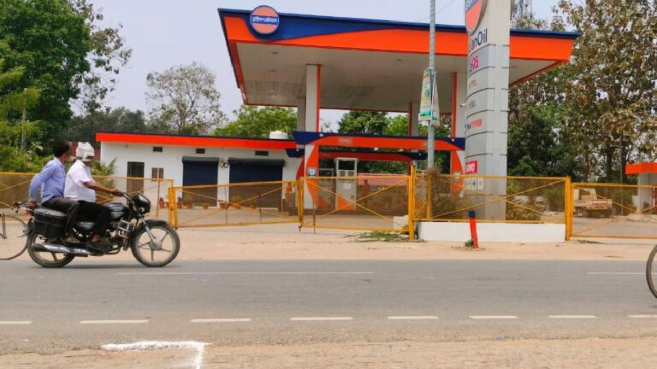 सिसवा में डबल संकट: डीजल और पेट्रोल की किल्लत के बाद बैंक भी ड्राई