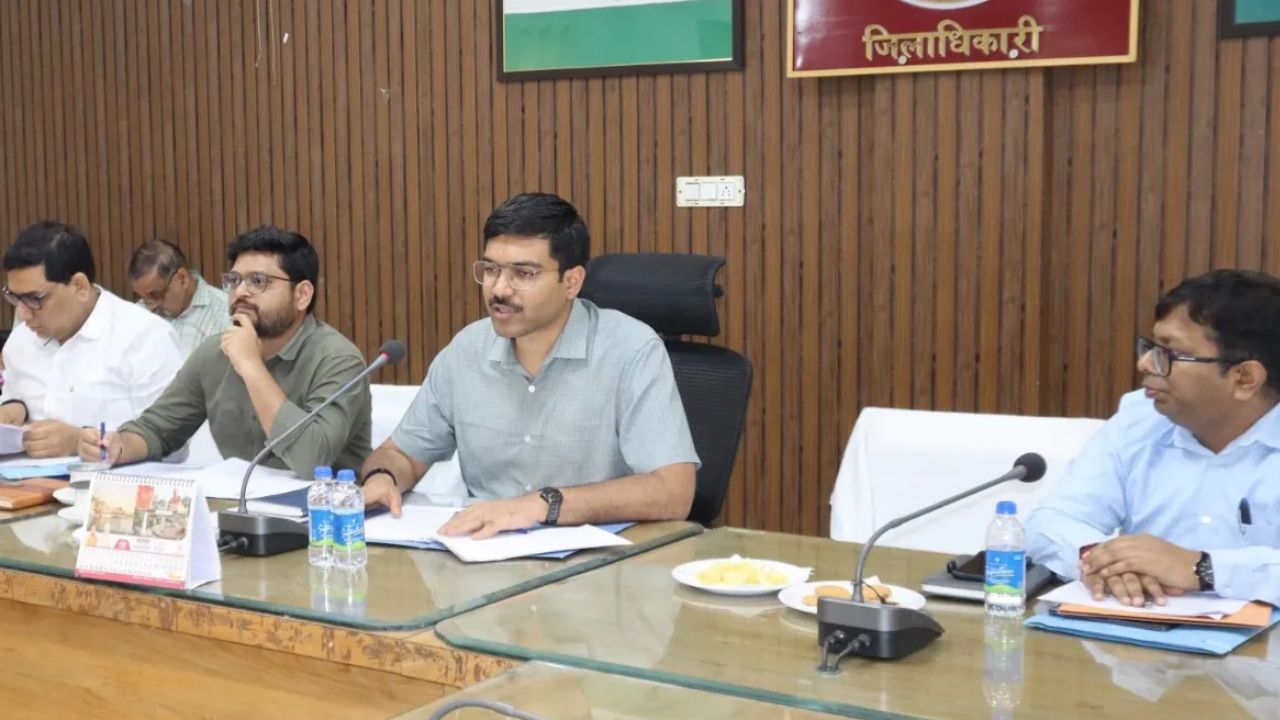 IAS मनीष बंसल ने संभाली आगरा DM की कमान,गिनाईं ये प्राथमिकताएं