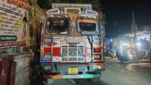 Road Accident: गोरखपुर खजनी मार्ग बना ‘मौत का रास्ता’, तेज रफ्तार ट्रक ने साइकिल सवार का किया ये हाल