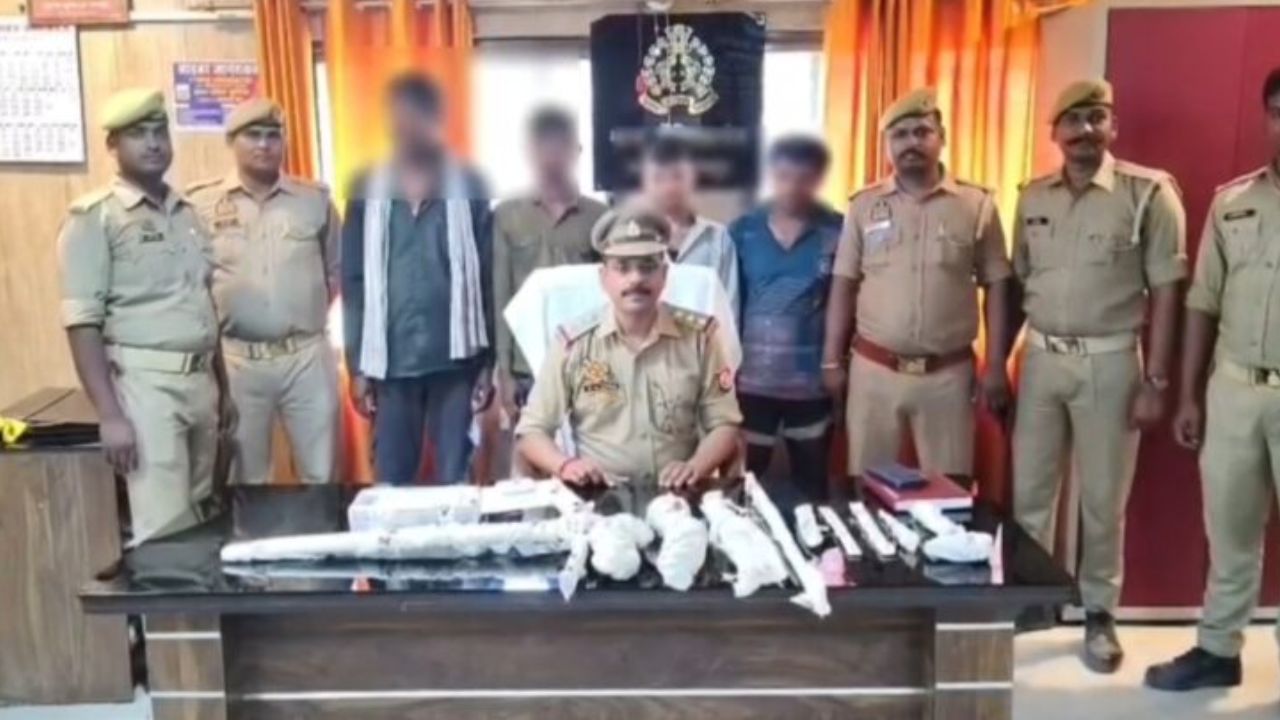 डकैती से पहले ही धराए शातिर, हथियार और औजारों के साथ 4 गिरफ्तार