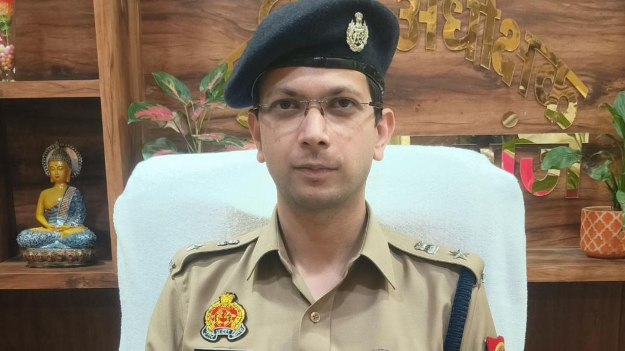 Maharajganj News: ऐसा क्या हुआ जिले के कप्तान को भागे-भागे हाल जानने पहुंचे DM