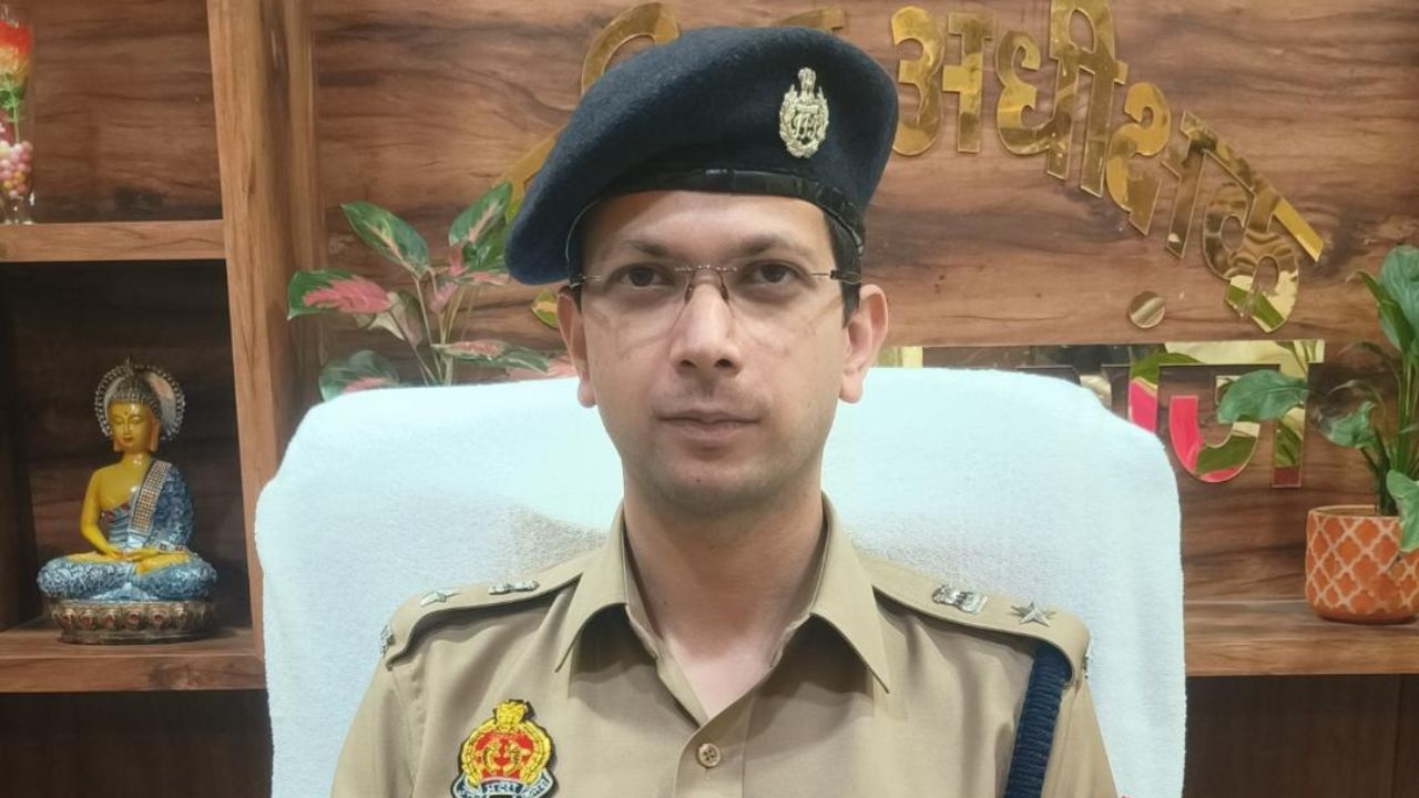 सिर पर भारी सामान गिरने से घायल हुए महराजगंज के SP शक्ति मोहन अवस्थी, लगे 8 टांके