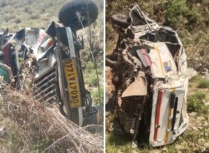 Nainital News: दर्दनाक हादसा: खाई में गिरा मैक्स वाहन, दो की मौत, चार घायल