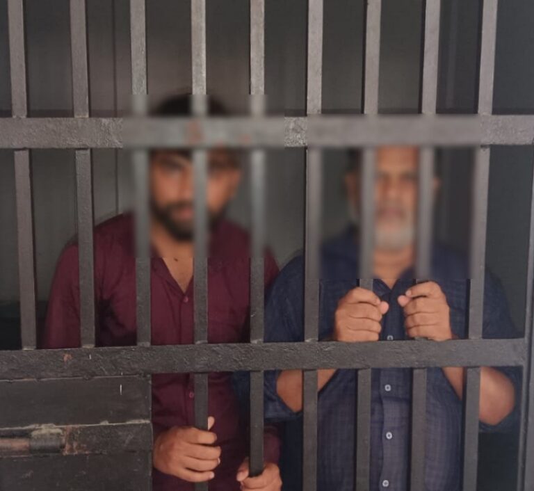 गोरखपुर में हत्या के प्रयास के आरोपी बाप-बेटा गिरफ्तार, पुलिस की सख्ती जारी