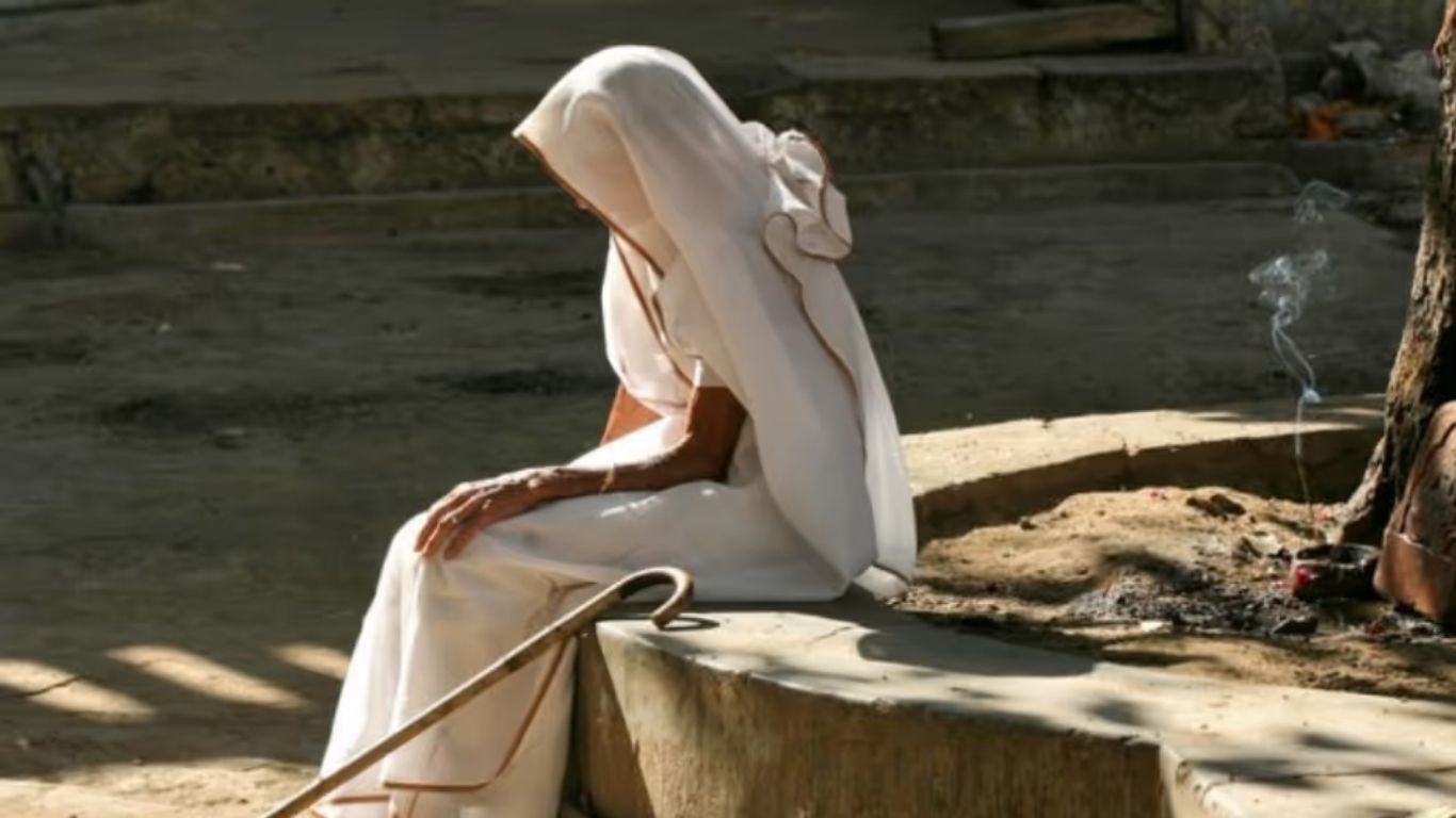 महराजगंज में विधवा के दुश्मन बने दबंग लोग, पुलिस ने ग्राम प्रधान समेत 7 पर ठोका मुकदमा