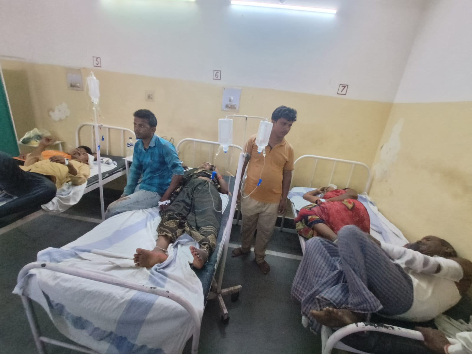 महराजगंज में छोटे से विवाद को लेकर दबंगों का खूनी हमला, महिलाओं को भी पीटा