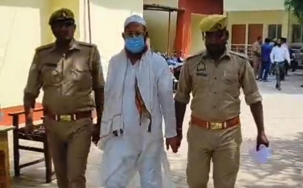 बाहर से घर और अंदर घुसते ही ड्रग्स का गोदाम, महराजगंज पुलिस ने किया नशे के सौदागर का खुलासा