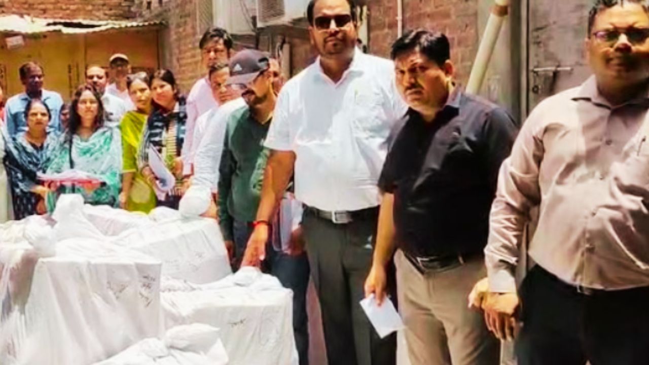 क्या नकली दवा रैकेट तक पहुंची औषधि विभाग की जांच? आगरा के अवैध गोदाम से खुल सकते हैं बड़े राज