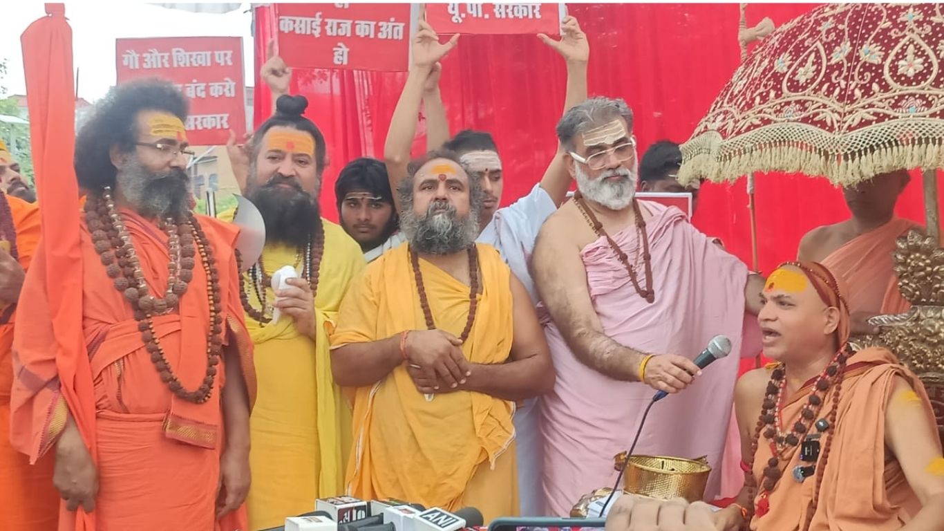 इस यात्रा की शुरुआत गोरखपुर के सहारा एस्टेट स्थित भारत माता मंदिर में पूजा-अर्चना के बाद की गई। इसके बाद प्रेस वार्ता आयोजित की गई।