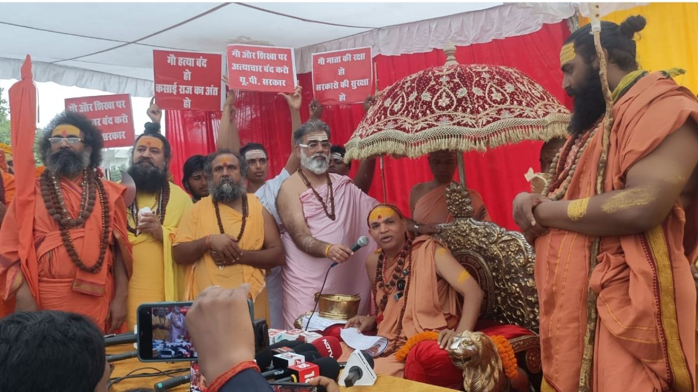 शंकराचार्य ने प्रेस वार्ता में कहा कि वह 3 लाख रामधामों के निर्माण की योजना को आगे बढ़ाएंगे। प्रदेश में बूचड़खानों को बंद कराया जाएगा। गो-सेवा और गो-रक्षा उनके आंदोलन का मुख्य उद्देश्य है। उन्होंने कहा कि “योगी आदित्यनाथ से हमारा कोई व्यक्तिगत विरोध नहीं है, लेकिन उनकी नीतियों का हम विरोध करते हैं।”