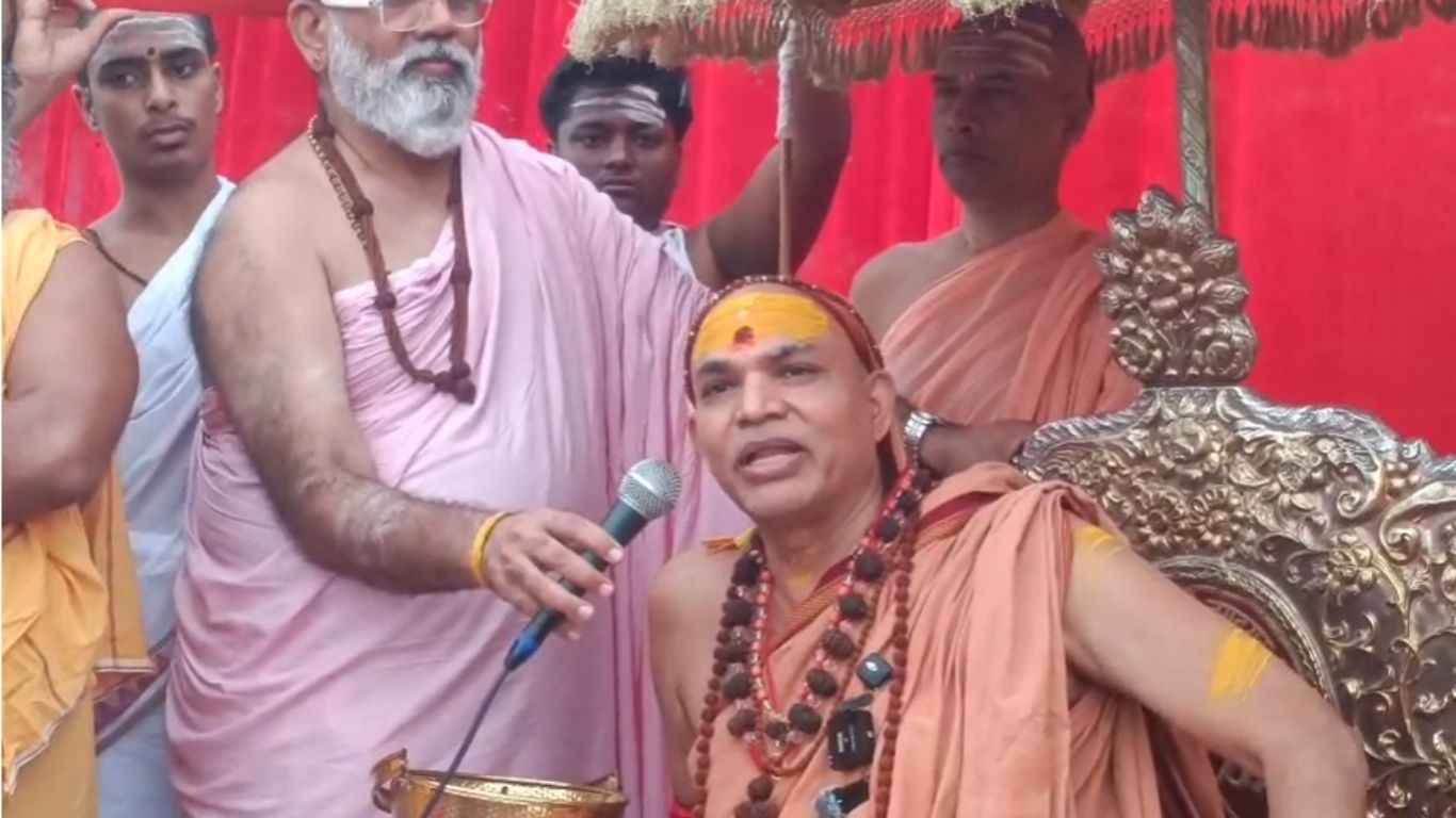 उनका कहना था कि यह यात्रा और अभियान गौ-रक्षा, धार्मिक आस्था और सनातन संस्कृति के संरक्षण के लिए है। उन्होंने कहा कि गोरखपुर गुरु गोरखनाथ की तपोस्थली है, इसलिए उन्होंने यहीं से यात्रा शुरू करने का निर्णय लिया।