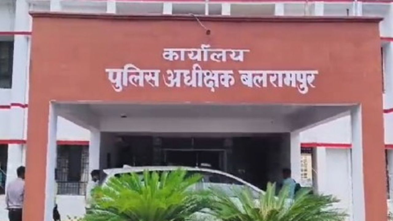 बलरामपुर पुलिस की बड़ी क्लीनिंग: कप्तान के चाबुक से दरोगाओं में मचा हड़कंप, जाने 14 एसआई पर क्या हुई कार्रवाई