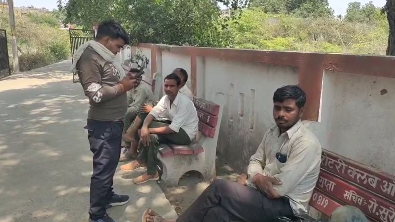 बदायूं में मालगाड़ी से कटकर युवक की मौत