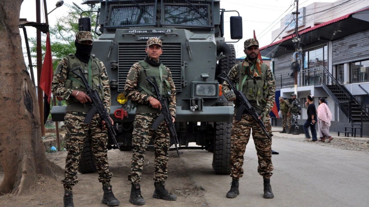 Sarkari Naukri: 10वीं पास युवाओं के लिए CRPF में बंपर वैकेंसी, कल है आवेदन की लास्ट डेट, जानें अप्लाई करने की पूरी प्रक्रिया