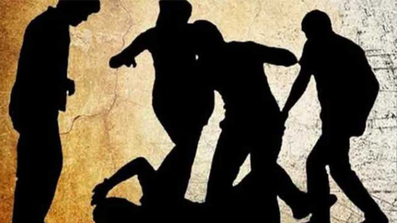 Deoria Clash News: देवरिया में लड़की के विवाद को लेकर खूनी संघर्ष: दो पक्षों में चले लाठी-डंडे, 6 घायल