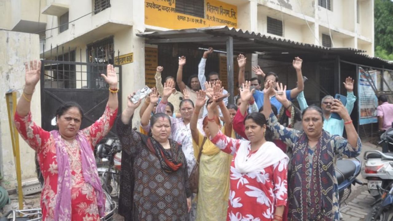बिजली विभाग की इस नई व्यवस्था से रात के समय बिजली कटौती या तकनीकी खराबी की स्थिति में उपभोक्ताओं को तत्काल मदद मिलने की उम्मीद है। इससे शिकायतों का समय पर समाधान होगा और लोगों को राहत मिलेगी। (Img: Google)