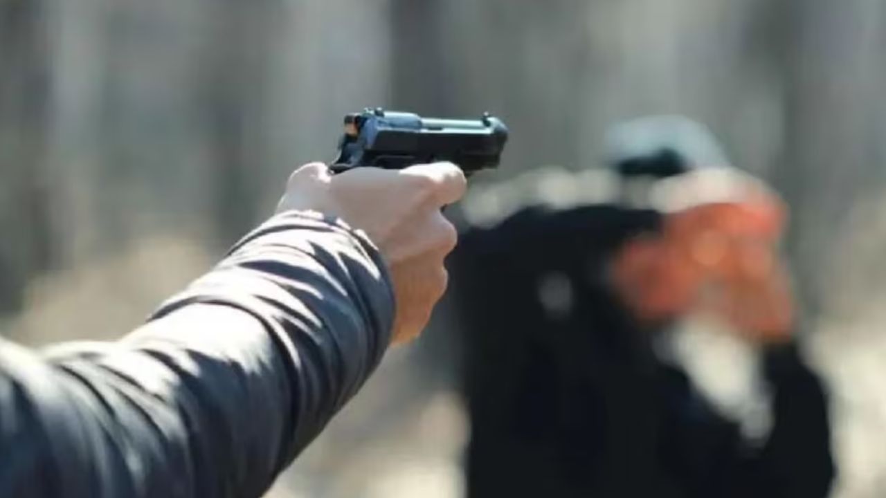 शक ने छीनी दो जिंदगियां… झोलाछाप डॉक्टर ने क्यों चला दी पिता और पत्नी पर गोलियां? दोहरे हत्याकांड से दहला बुलंदशहर