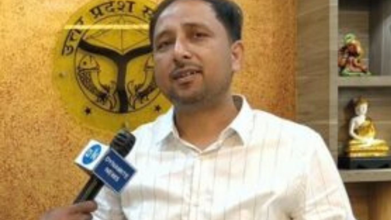 Maharajganj: नेपाल बॉर्डर पर ‘स्ट्राइक मोड’ में महराजगंज प्रशासन! DM सोगरवाल का बड़ा एक्शन