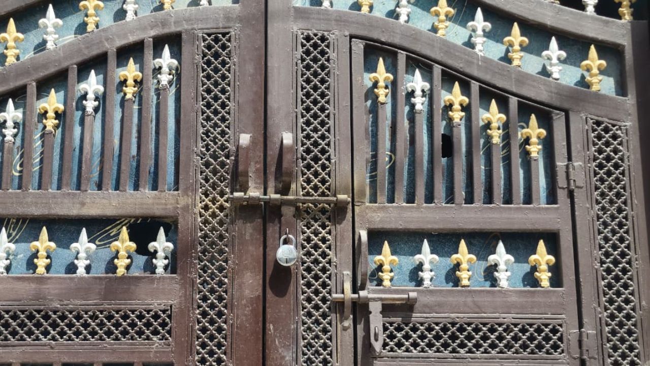 दहेज की बलि चढ़ी दीपिका नागर, मौत के बाद ससुराल पर लगा ताला; देखें फोटोज