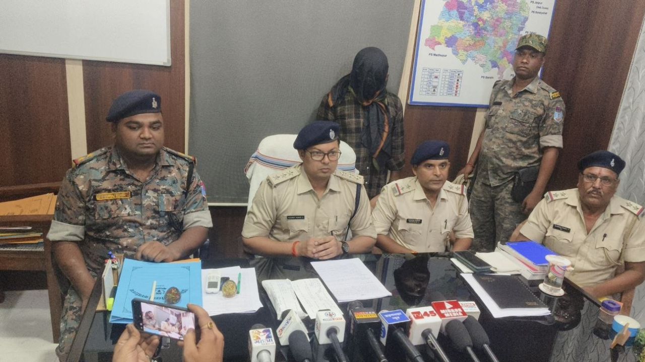 देवघर में नशे के नेटवर्क पर पुलिस का बड़ा वार: ब्राउन शुगर और नकदी के साथ आरोपी गिरफ्तार, पढ़ें पूरी खबर