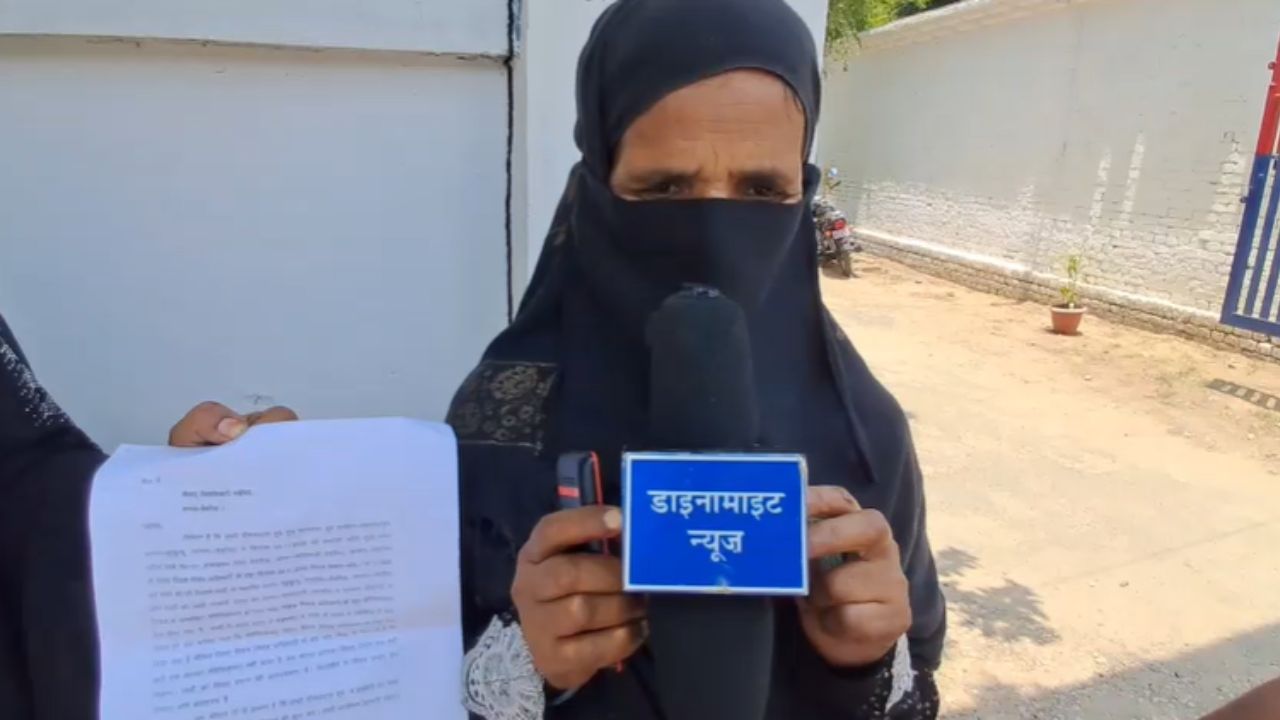 Deoria News: पति की प्रताड़ना से तंग मुस्लिम महिला पहुंची SP ऑफिस… बोली- ‘कमरे में बंद कर…
