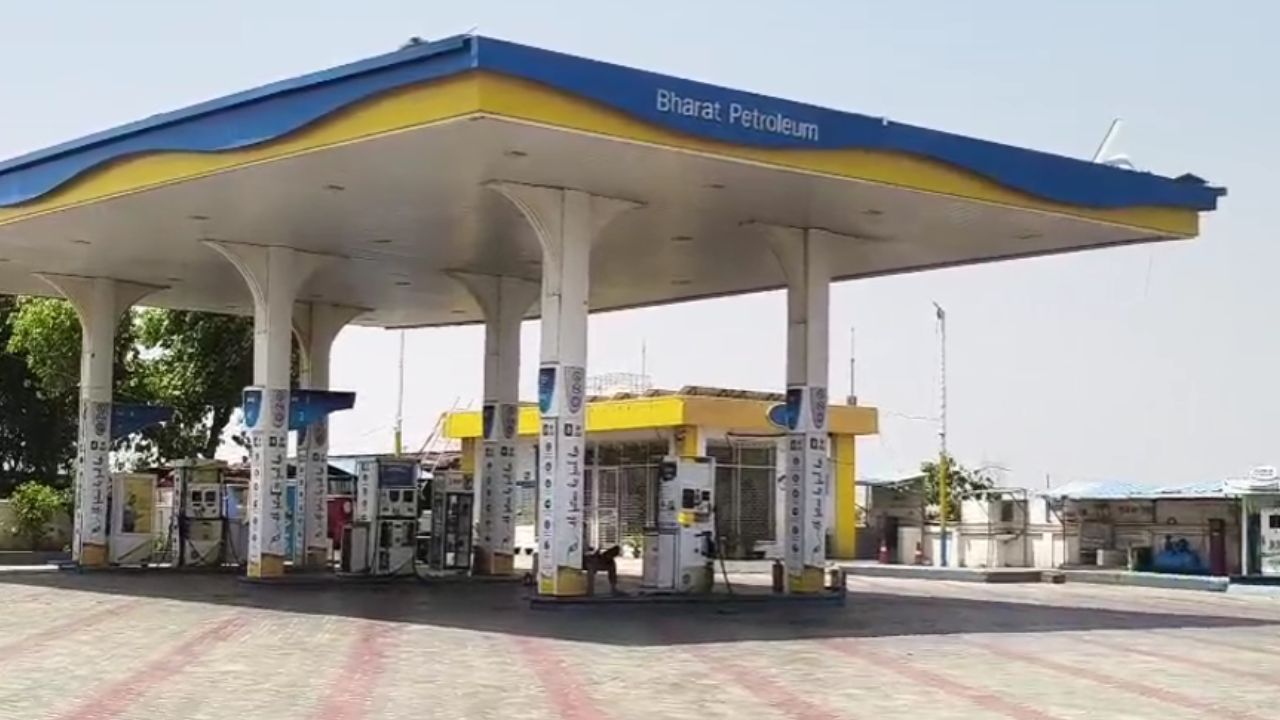 Petrol-Diesel Shortage: भीषण गर्मी के बीच मिर्जापुर में ईंधन संकट से किसान और आम जनता की बढ़ीं मुश्किलें
